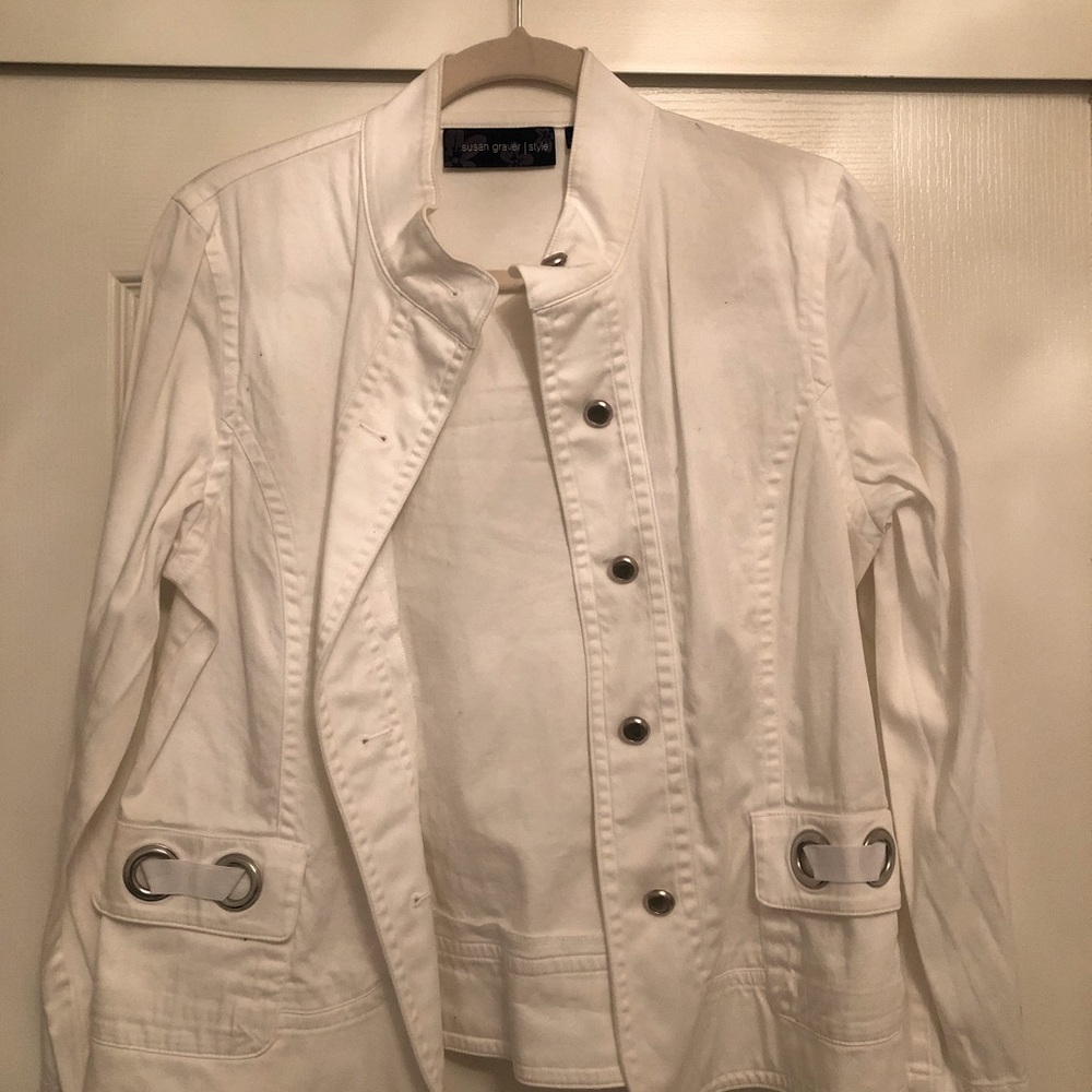 5/$40🌸 White Jacket